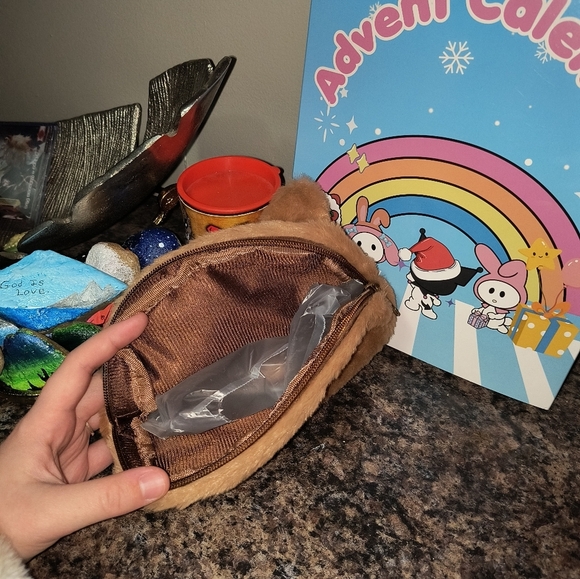 Brown Capybara makeup pencil case handheld fuzzy purse zipper women's cute - Picture 4 of 4